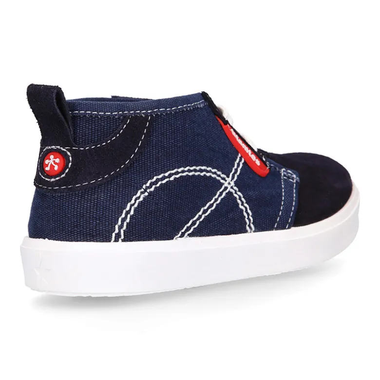 Bota tipo zapatilla con cordones en lona y serraje.