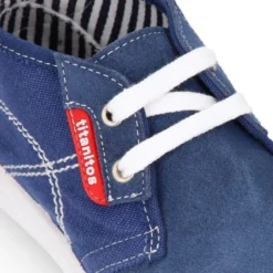 Bota tipo zapatilla con cordones en lona y serraje.
