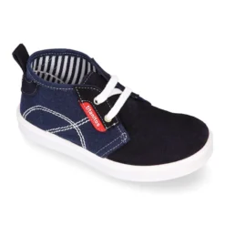 Bota tipo zapatilla con cordones en lona y serraje.