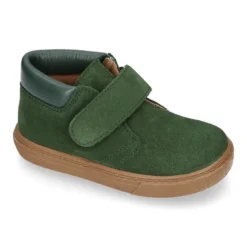 Bota tipo zapatilla niños sin cordones y cuello de NAPA en piel serraje.