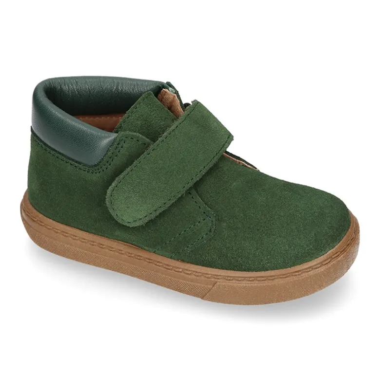 Bota tipo zapatilla niños sin cordones y cuello de NAPA en piel serraje.