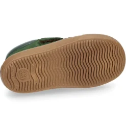 Bota tipo zapatilla niños sin cordones y cuello de NAPA en piel serraje.