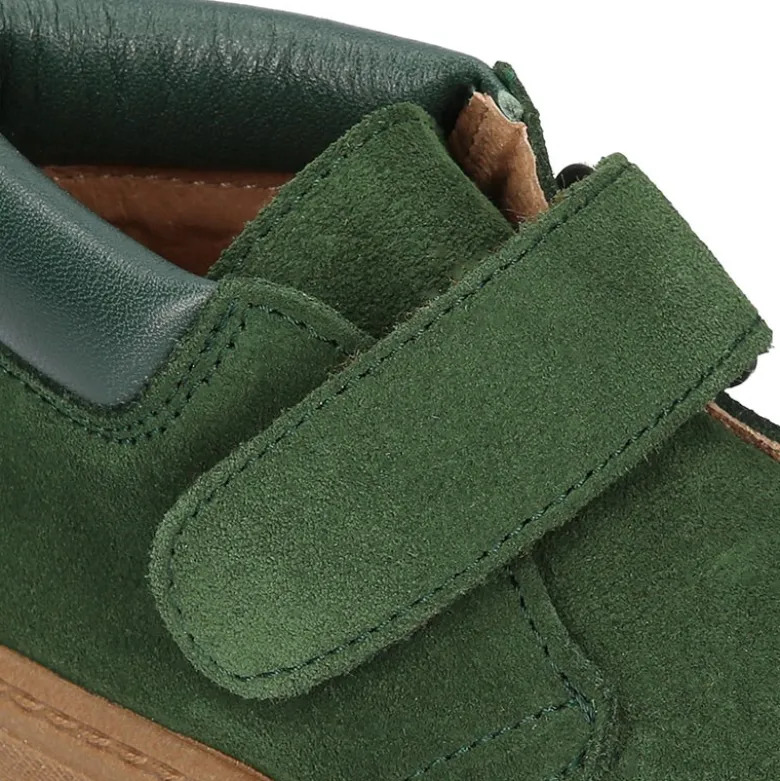 Bota tipo zapatilla niños sin cordones y cuello de NAPA en piel serraje.