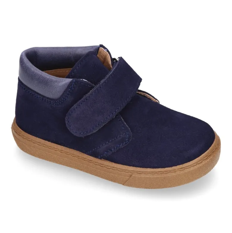 Bota tipo zapatilla niños sin cordones y cuello de NAPA en piel serraje.