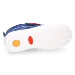 Bota tipo zapatilla sin cordones en lona y serraje.