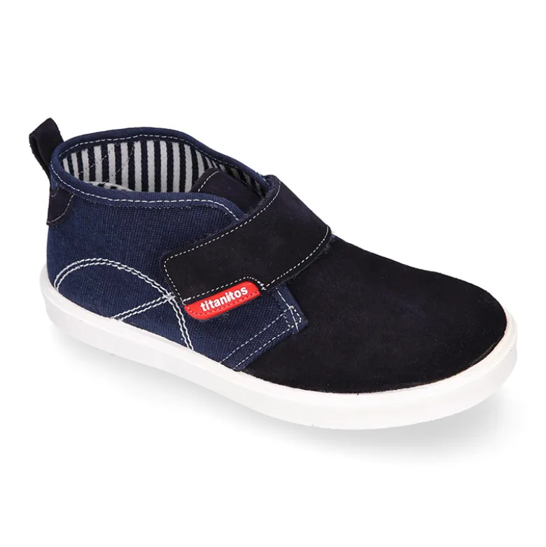 Bota tipo zapatilla sin cordones en lona y serraje.