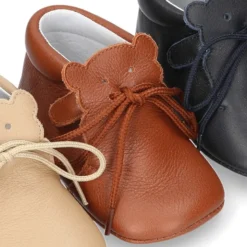 Botita badana bebé OSITO sin cordones en piel napa extra suave.