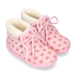 Botita casa niña cierre cordones en lana con estampado ESTRELLAS.