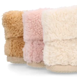 Botita casa niños cierre cremallera en lana tipo PELUCHE.