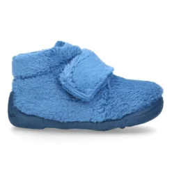 Botita casa niños sin cordones en lana con puntera y talonera reforzada.