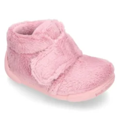 Botita casa niños sin cordones en lana con puntera y talonera reforzada.