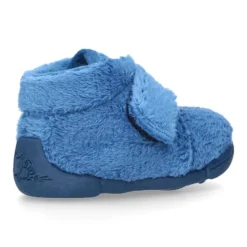 Botita casa niños sin cordones en lana con puntera y talonera reforzada.