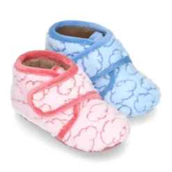 Botita casa NUBES sin cordones para peques.