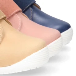 Botita casual niños OKAA FLEX sin cordones y puntera en Piel Napa SUAVE.