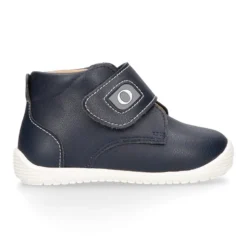 Botita casual niños OKAA FLEX sin cordones y puntera en color Azul Marino.