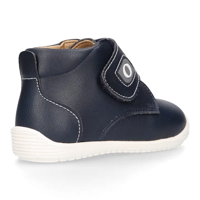 Botita casual niños OKAA FLEX sin cordones y puntera en color Azul Marino.