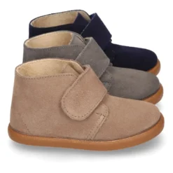 Botita casual niños sin cordones en piel serraje.