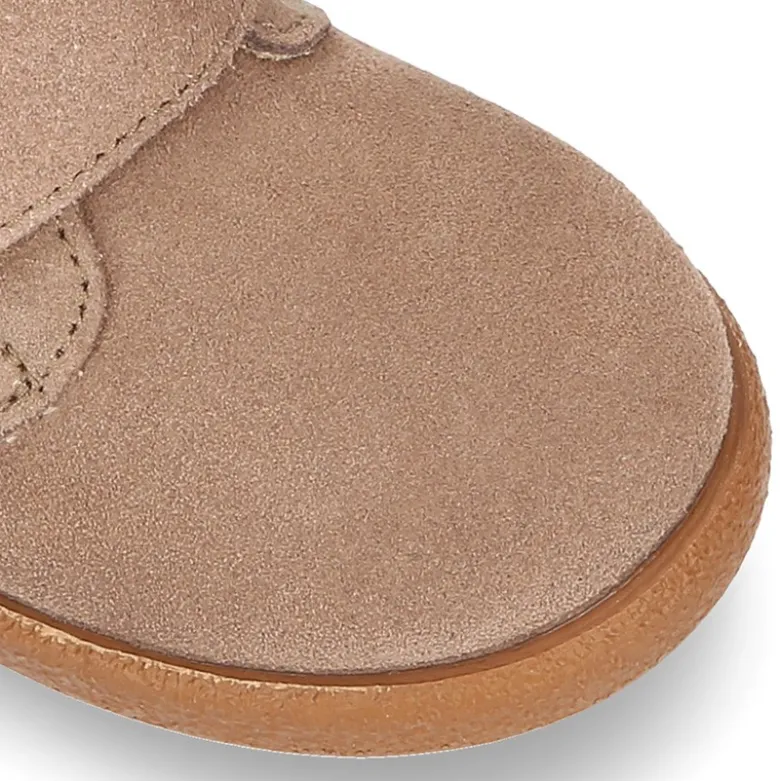 Botita casual niños sin cordones en piel serraje.