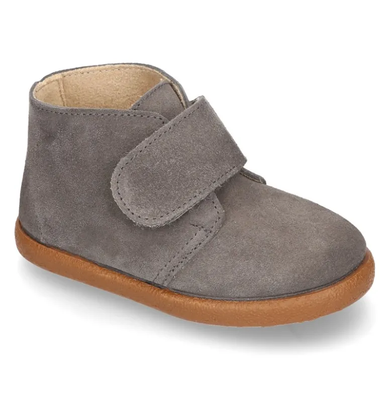 Botita casual niños sin cordones en piel serraje.