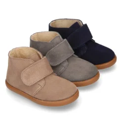 Botita casual niños sin cordones en piel serraje.