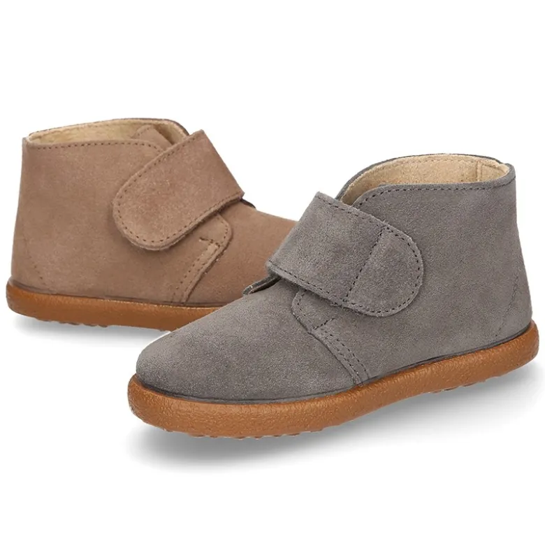 Botita casual niños sin cordones en piel serraje.