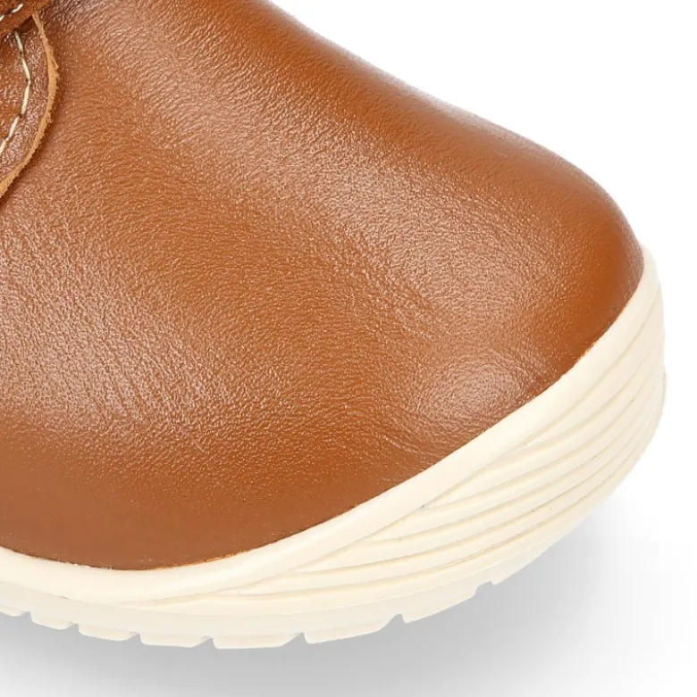 Botita casual respetuosa niños OKAA FLEX sin cordones y puntera en Piel Napa en colores OTOÑALES.
