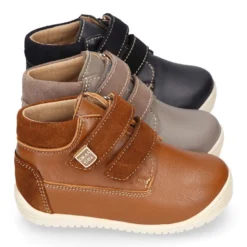 Botita casual respetuosa niños OKAA FLEX sin cordones y puntera en Piel Napa en colores OTOÑALES.