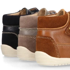 Botita casual respetuosa niños OKAA FLEX sin cordones y puntera en Piel Napa en colores OTOÑALES.