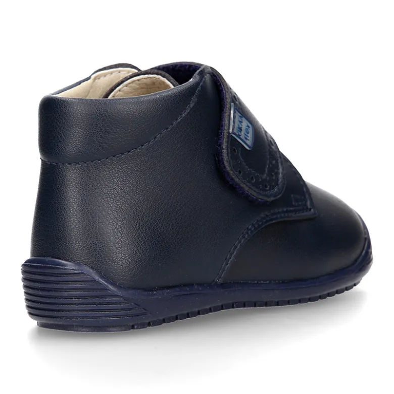 Botita casual respetuosa niños OKAA FLEX sin cordones y puntera en color MARINO.