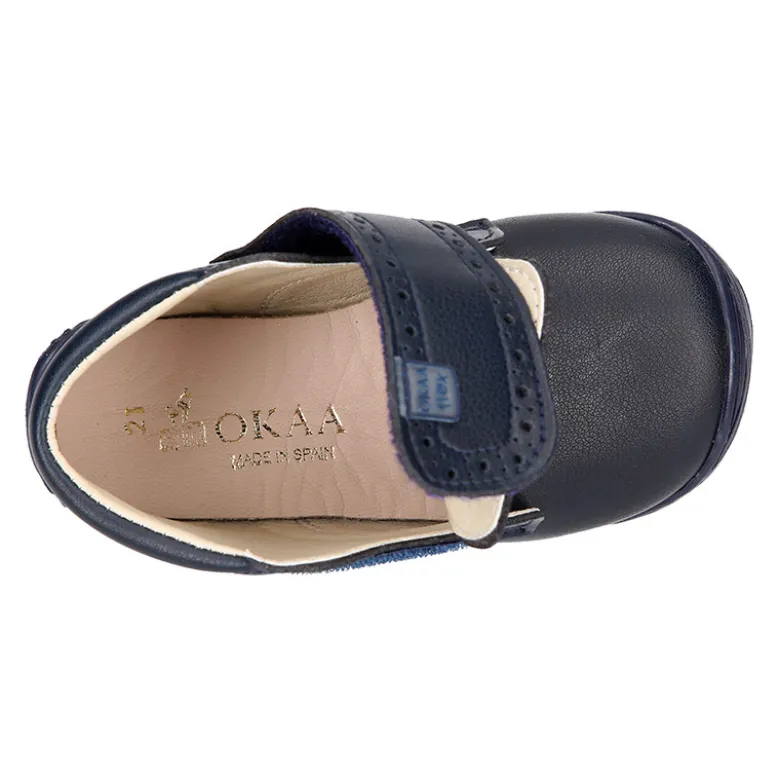 Botita casual respetuosa niños OKAA FLEX sin cordones y puntera en color MARINO.