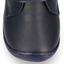 Botita casual respetuosa niños OKAA FLEX sin cordones y puntera en color MARINO.