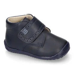 Botita casual respetuosa niños OKAA FLEX sin cordones y puntera en color MARINO.