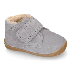 Botita casual respetuosa niños OKAA FLEX sin cordones, picados y forro de lana en Piel Serraje.