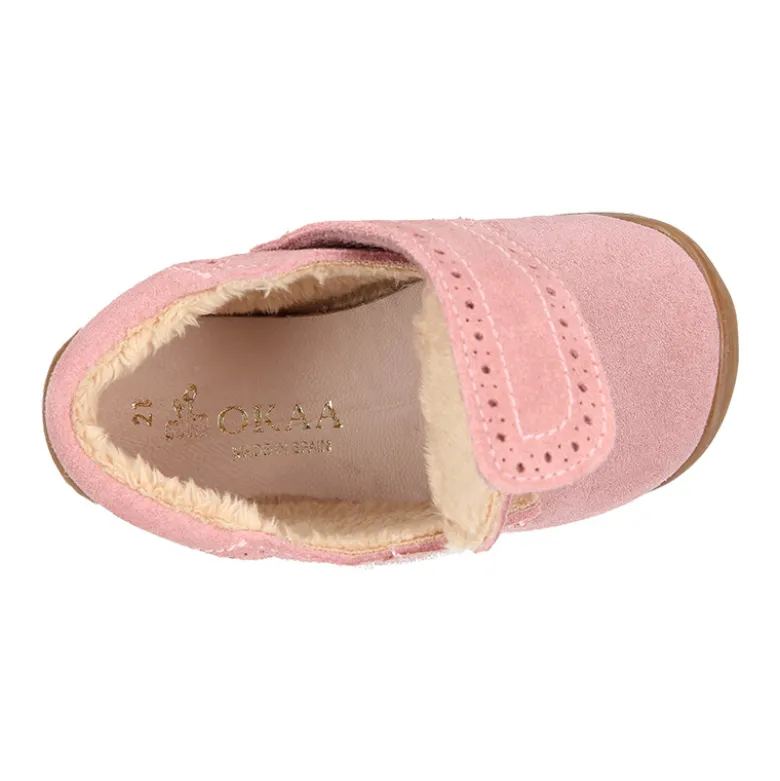Botita casual respetuosa niños OKAA FLEX sin cordones, picados y forro de lana en Piel Serraje ROSA.