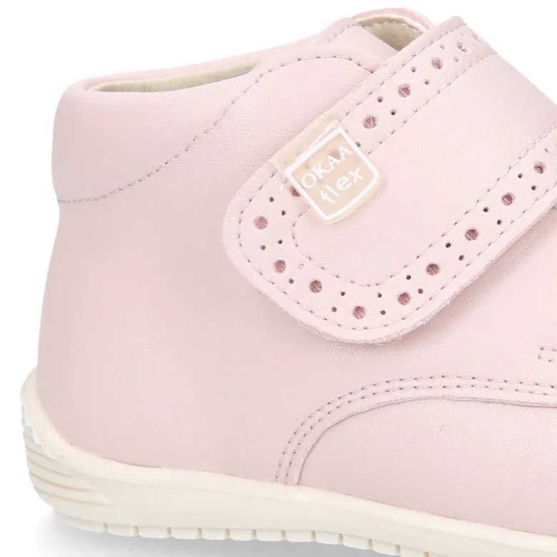 Botita casual respetuosa niños OKAA FLEX sin cordones y puntera en color ROSA.