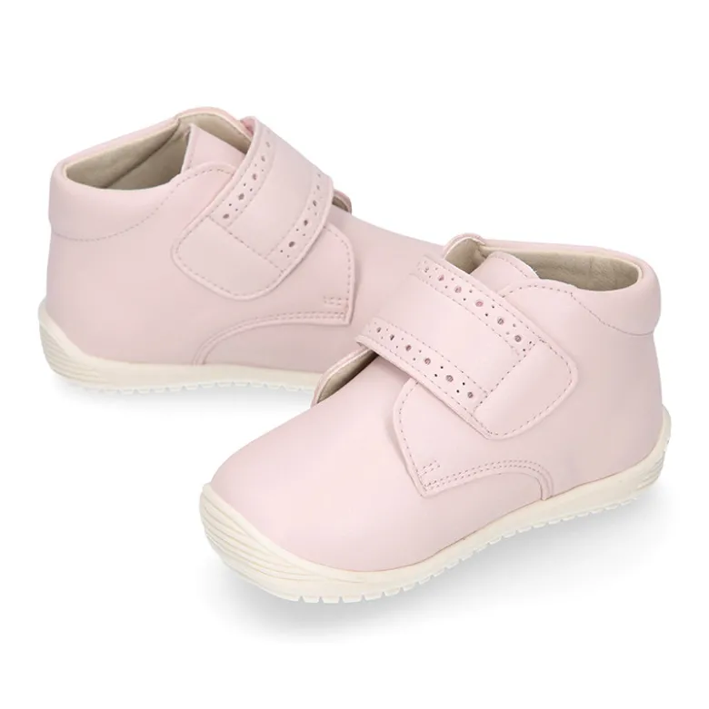 Botita casual respetuosa niños OKAA FLEX sin cordones y puntera en color ROSA.