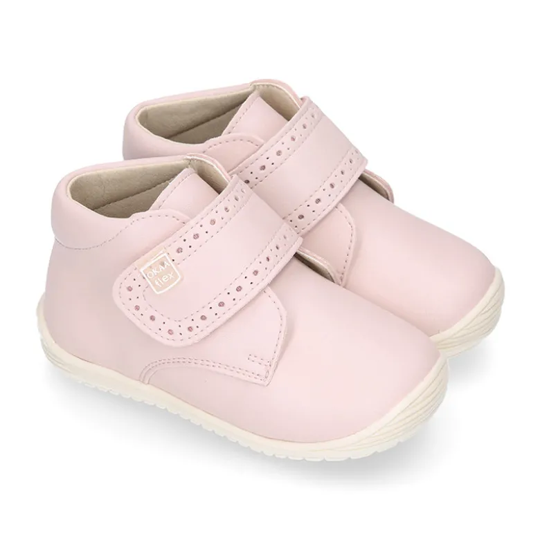 Botita casual respetuosa niños OKAA FLEX sin cordones y puntera en color ROSA.