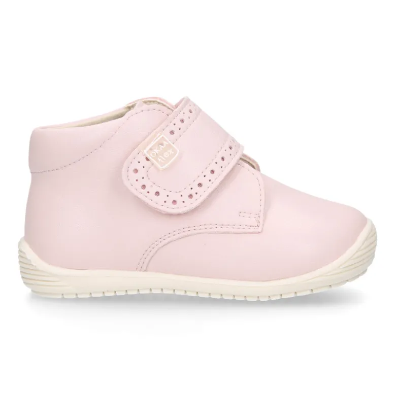 Botita casual respetuosa niños OKAA FLEX sin cordones y puntera en color ROSA.