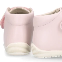 Botita casual respetuosa niños OKAA FLEX sin cordones y puntera en color ROSA.