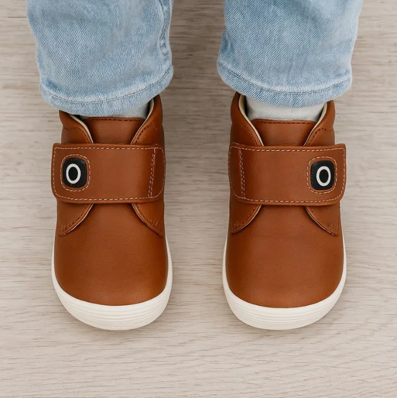 Botita casual respetuosa niños OKAA FLEX sin cordones en colores OTOÑALES.