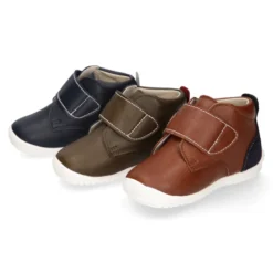 Botita casual respetuosa niños OKAA FLEX sin cordones en colores OTOÑALES.