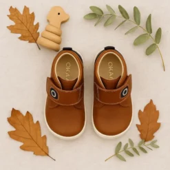 Botita casual respetuosa niños OKAA FLEX sin cordones en colores OTOÑALES.