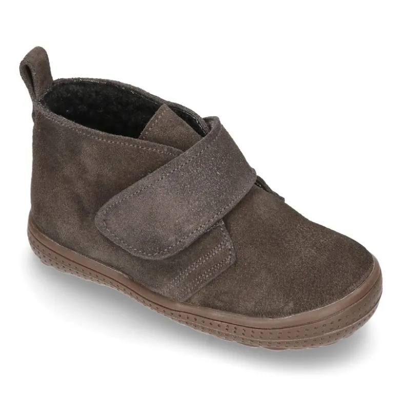 Botita casual sin cordones con borrego interior en piel serraje.