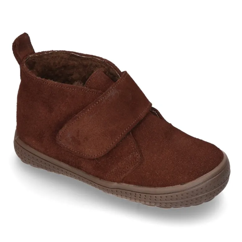 Botita casual sin cordones con borrego interior en piel serraje.
