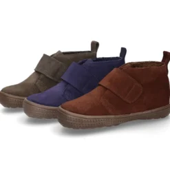 Botita casual sin cordones con borrego interior en piel serraje.