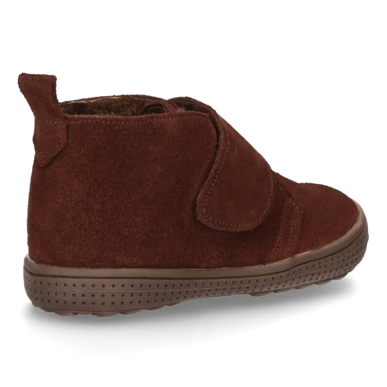 Botita casual sin cordones con borrego interior en piel serraje.