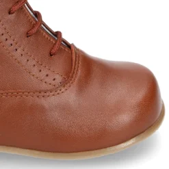 Botita clásica niña tipo Pascuala con cordones en piel CUERO.