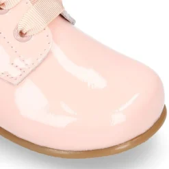 Botita clásica niños vestir con lazos en piel charol en COLORES PASTELES.