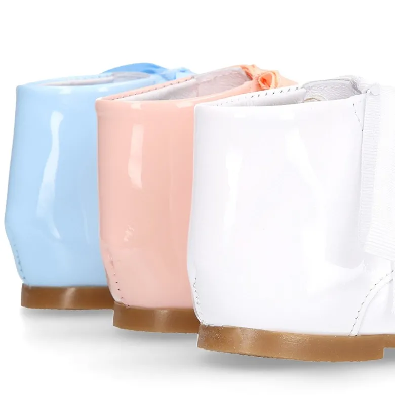 Botita clásica niños vestir con lazos en piel charol en COLORES PASTELES.