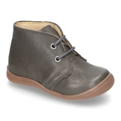 Botita con puntera, talonera y cordones en piel para pequeños.